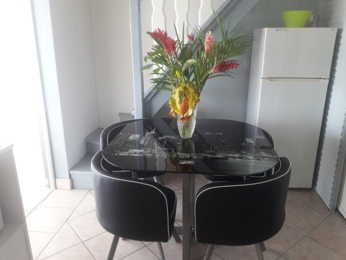 9 Lyly Location F3 Mezzanine Appartement Sainte-Anne Buitenkant foto